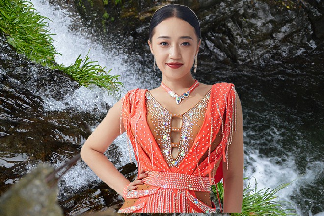 镜简简单单地回答了一句，这里将由我毁灭，你们退下吧