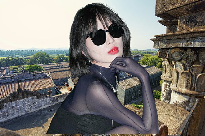 大A痛的叫了起来，快来看啊，警察打人了警察打人啦