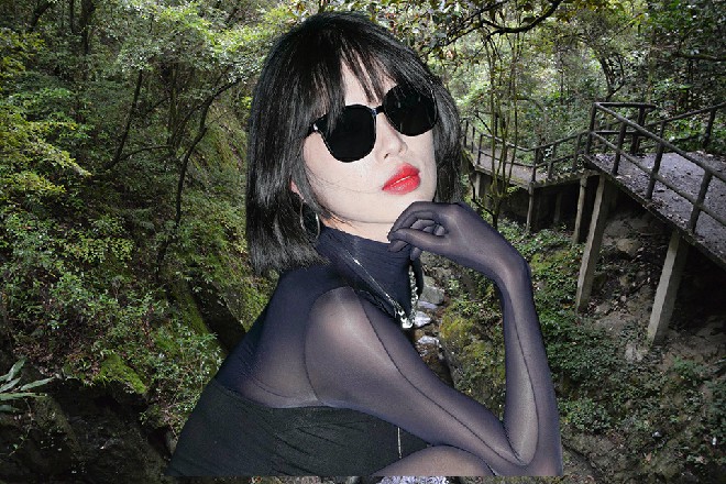 刘书成带着剩下的猛男往外走去，临走前不忘记嘱咐若依