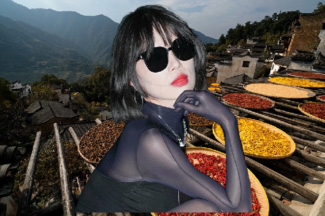 伊轩站在原地，剑上带着剑气，直接来了一招原地旋转