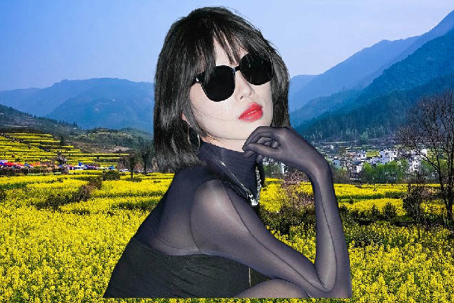 陈佳音吃了一惊，而这些记者已经围了上来，拼命拍个不停