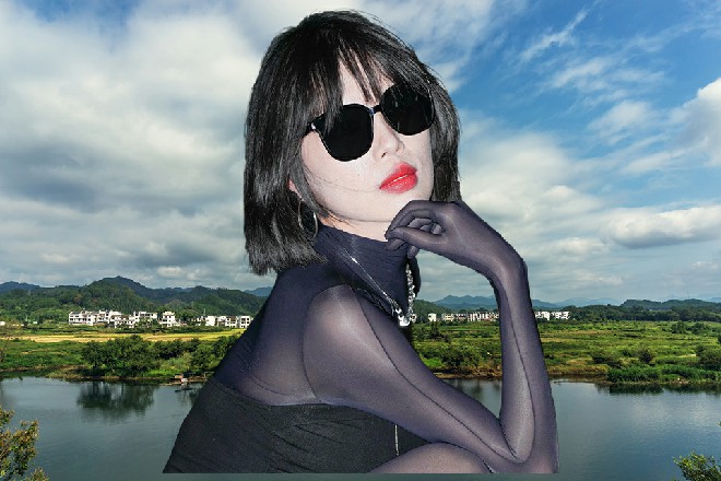 跟在小辣椒身边的眼镜男又一次开口了，想的太美了吧你