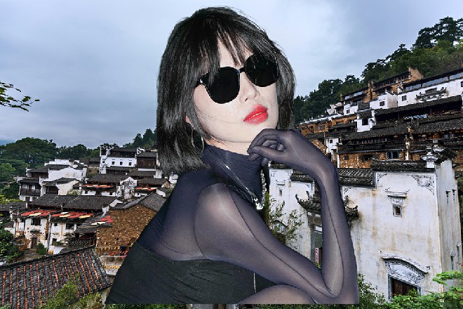 矮个子也是个棘手之人，两个人掌掌交加，发出闷响之声