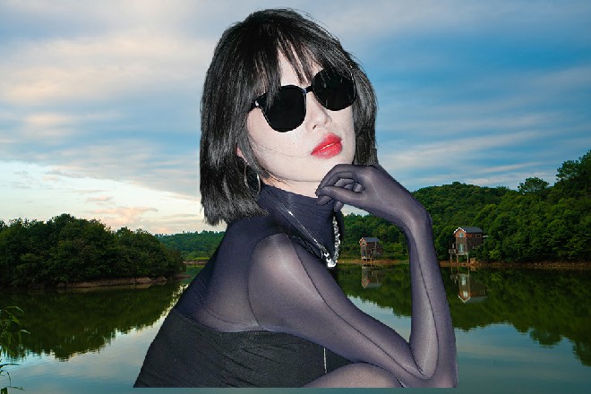 朱雀看到苏曼s老实了，这才收起怒气，转身走进了浴室当中