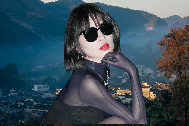 地藏的身体突然开始膨胀，接着身上的衣服都开始被撑破了