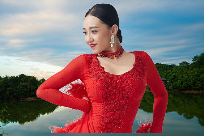 苏曼s也不想为难一个普通人，他直接转身走进了俱乐部里面