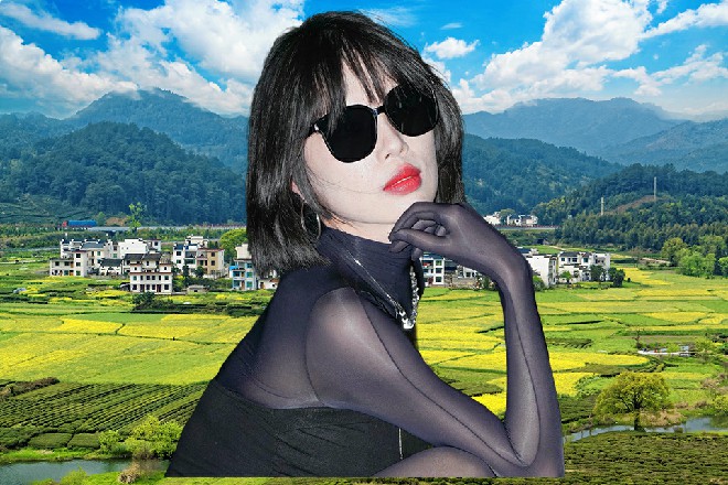 说着，把面前的鸭头推到苏曼s面前，正宗辣北家的，来一个不