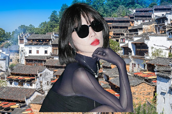 说着，他准备出招了，两根手指向着若依的心脏戳了过去