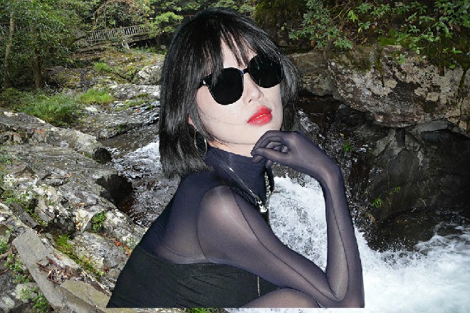 若依见招拆招，不断压制着罗芙的进攻，让罗芙十分生气