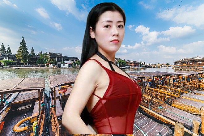 那些落下来的长剑直接被他全部击飞，一把都没落下