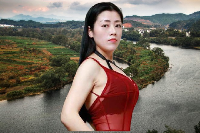 四周的光芒向着他的锤子上汇聚过去，诺曦S眉毛一扬