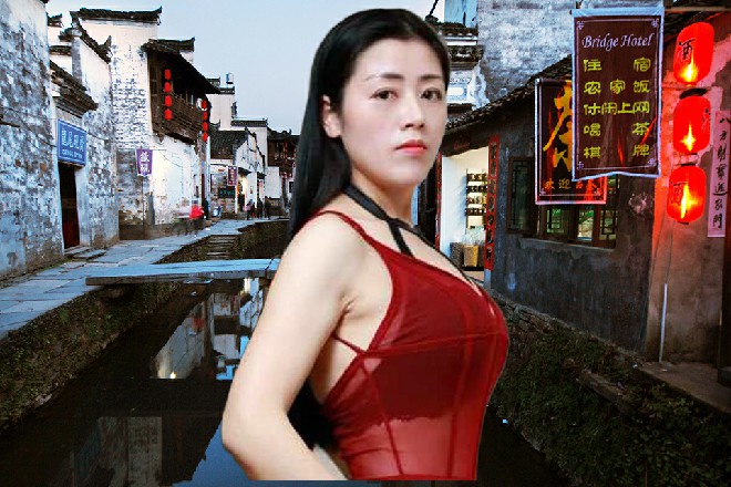 他说着，拉住了自己的刀柄，那上面的锁链正慢慢地被挣断