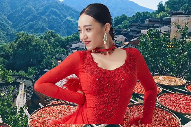 他的后脖子上钉着一枚红缨镖，那红穗如同燃烧的火焰一般