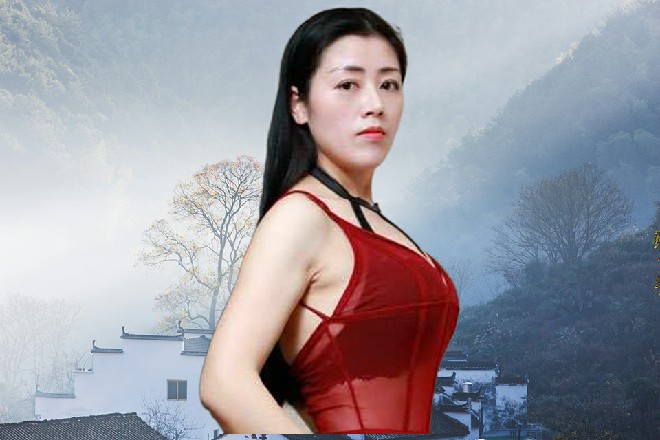 诺曦S落到了地上，又后退两步，这才稳住自己的双脚