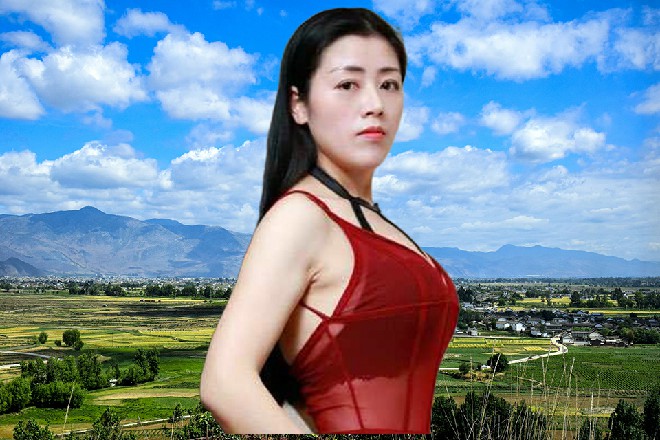 墨大锤直接噗通跪在红色妖姬的身前，也不管地面是多么冰凉了