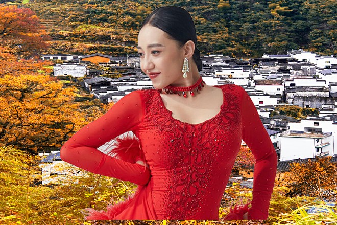 说着，于大山拿起托盘里的酒杯，对着若依干了一口红酒