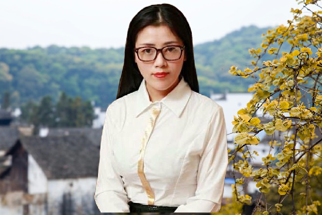 卡尔没办法，只好撑着自己的伤体，乖乖跟在了镜的身后