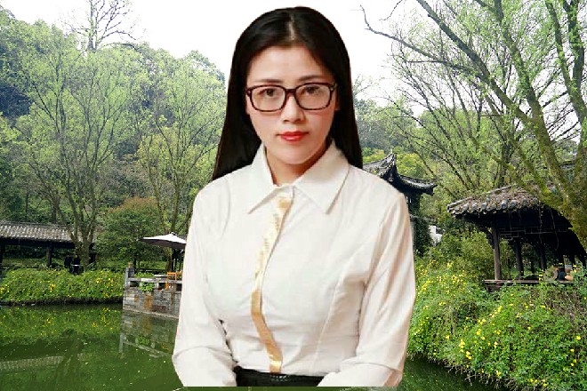 龙娇娇眼神迷离，仿佛回到了几年前，同样是在这个大堂里