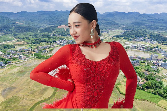 当光芒散去的时候，巴囚拉整个人被烧焦，缓缓下坠