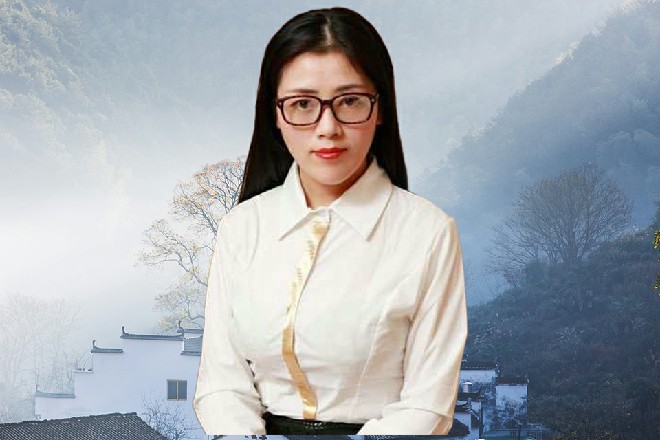 苏曼s也被救出来，这九黎战士直接挥刀斩断了他身上的锁链