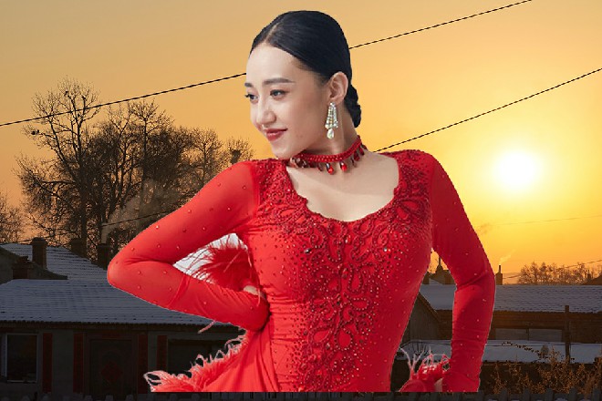 滚滚灰尘冲向天空，国王和薇薇安见状，终于心中一沉