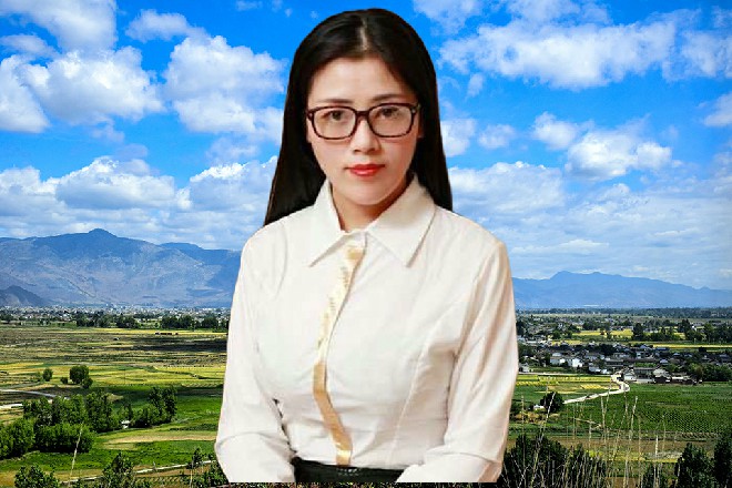 掌法还没落下，老叫花子身上的衣服就跟着飞舞起来