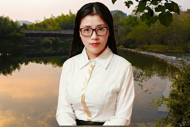 王玥似懂非懂地点点头，然后对着苏曼s，舔了舔自己的舌头