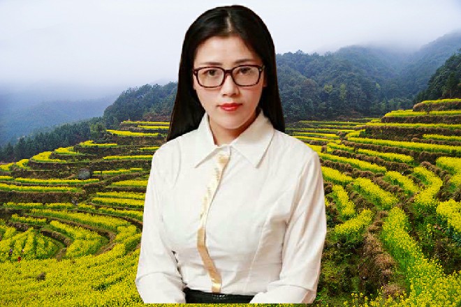 而何素让这二十号人分成了两个纵队，前面一队，后面一队