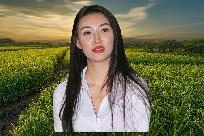 火焰散去的时候，苏曼s手掌一压，整个人重新落回到天台上