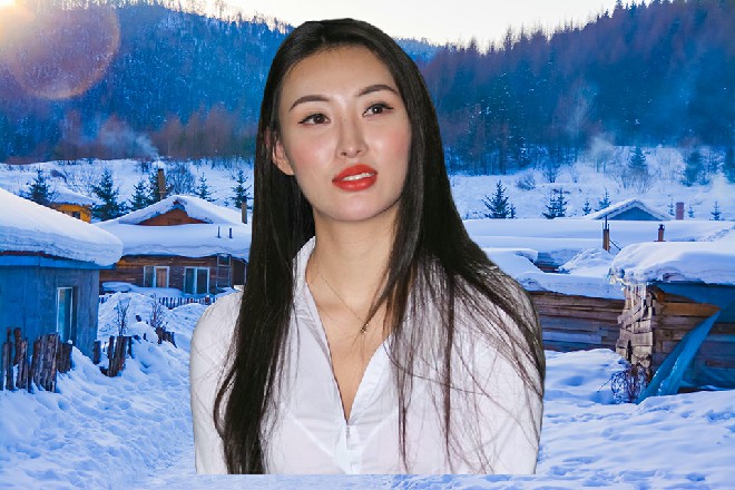 白衣男子指了一下自己，然后伸手在面具上轻轻一点