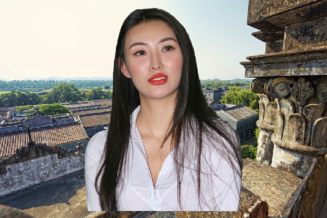 两个人刚往前走出不远的距离，耳边就想起了说话声