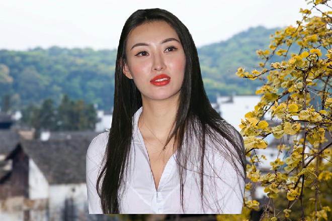 对方一连开了十几枪，子弹接二连三打在了若依的后背上