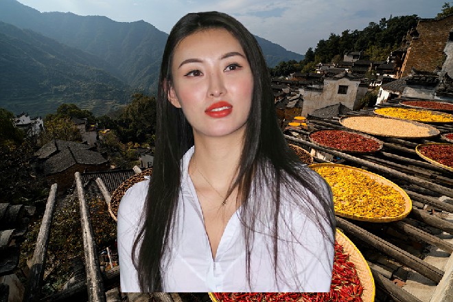 王玥挽住苏曼s的胳膊，而且你有她的神格，她肯定会听你的