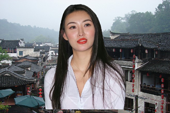 黑色的光芒撞在诺曦S的拳头上，四分五裂，散在四周