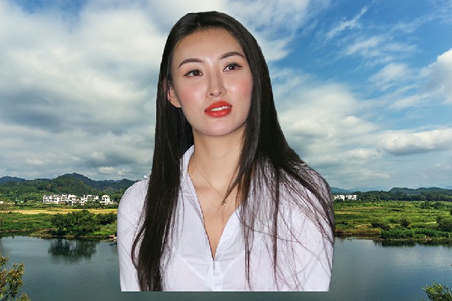 而奇美拉却伸出手来，慢慢拔掉了这根朗基努斯之枪