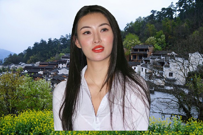 而这时候，凯尔却突然伸出另一只手，直接抓住了苏曼s的脚腕