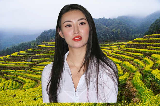 一道剑气瞬间洞穿了他的肩膀，带着鲜血，洒在了地上