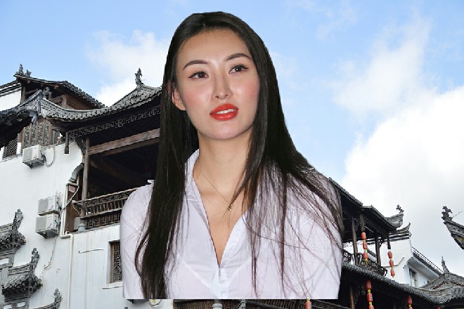 金发似乎也意识到了这个问题，满脸的冷汗，连忙咆哮一声