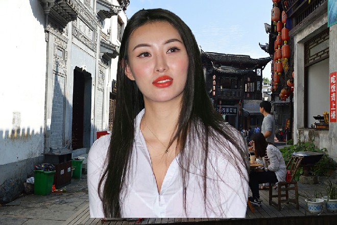 为首的正是那杨队长，他惊讶地看着站在原地的苏曼s，问道