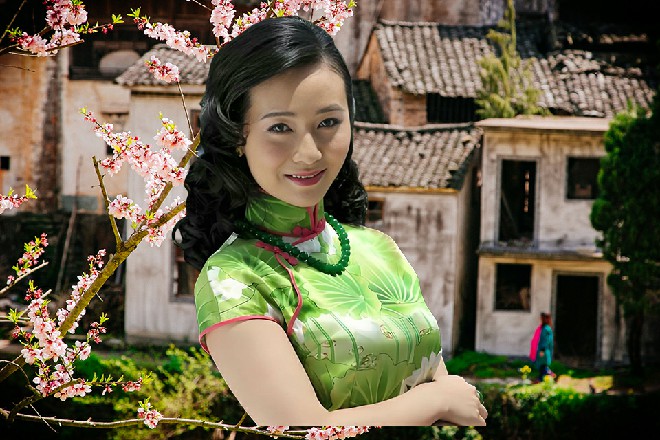 最后红色妖姬身上又多出了好几道血洞，然后狼狈地落在了地上