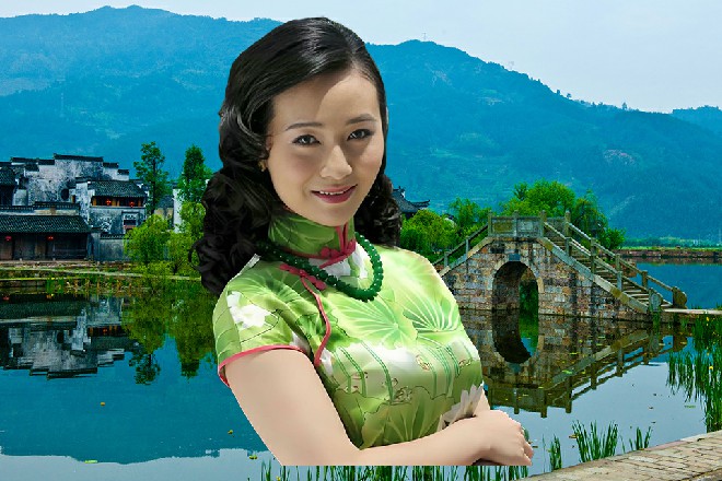 伊轩说着，往前又近了一步，吓得黑无常立刻挥剑就砍