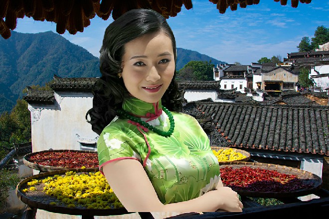 大门忽然炸开，两扇铁门都承受不住这样的攻击，直接崩开