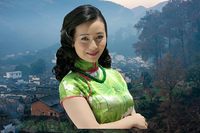 而章文瑞也重新拦住草薙上司的肩膀，两个人继续划拳