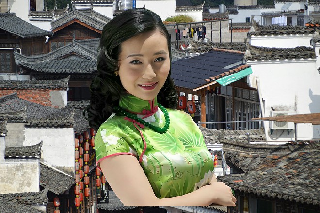 苏曼s指了指躺在地上的周俊，我华夏之地，岂能让你来放肆