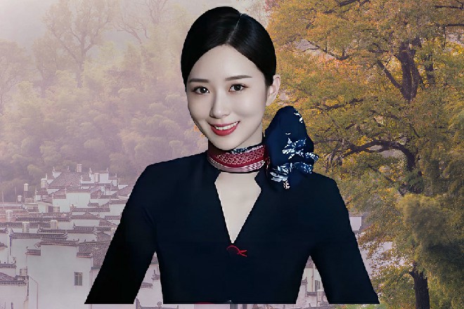 这一掌落在了两把太刀上，伊轩竟然被震得倒退了两步