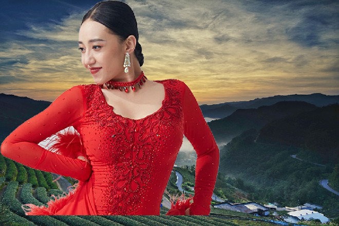 隆巴尔继续快速出拳，拳头如同狂风一样，不断地打下来