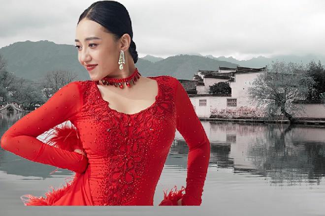 诺曦S也不说什么，他就坐在那里，还敲着牢门，喊道