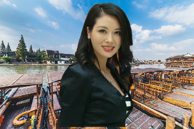 用声波的扩散，来定位周围的物体，从而判断它们的位置