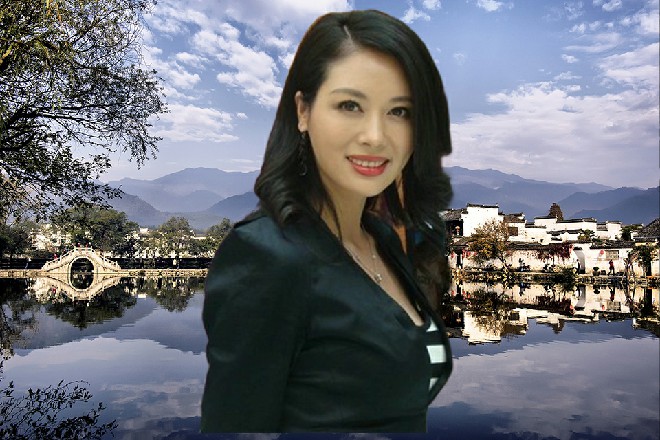 他趁着大毛躲着攻击的时候，又咆哮着向着若依猛冲过来