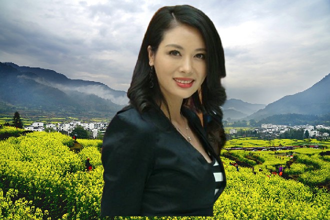 蜂王似乎很兴奋，他跟伊轩打的火热，两个人不相伯仲